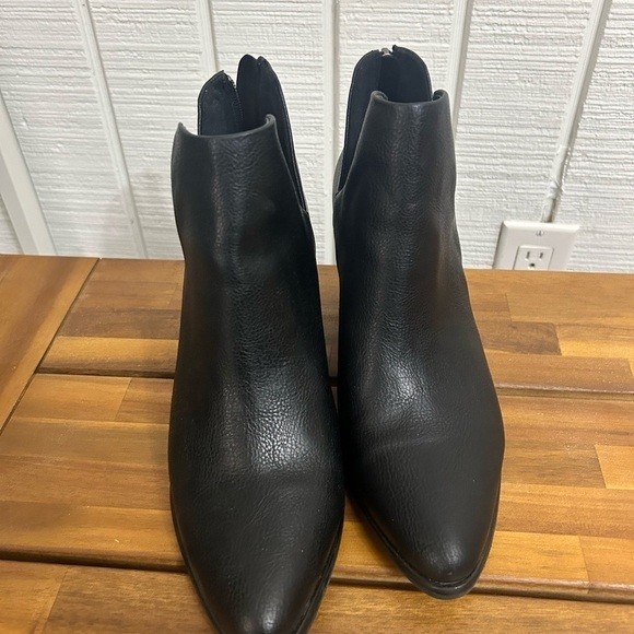 Michael Shannon Womens Black Booties - Picture 4 of 7